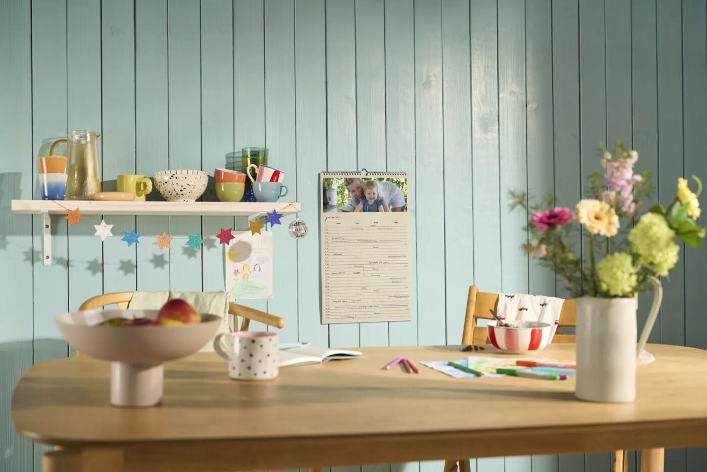 CEWE Fotokalender als Familienplaner im XL Format für Juni mit Foto oben, vielen Zeilen für Termine